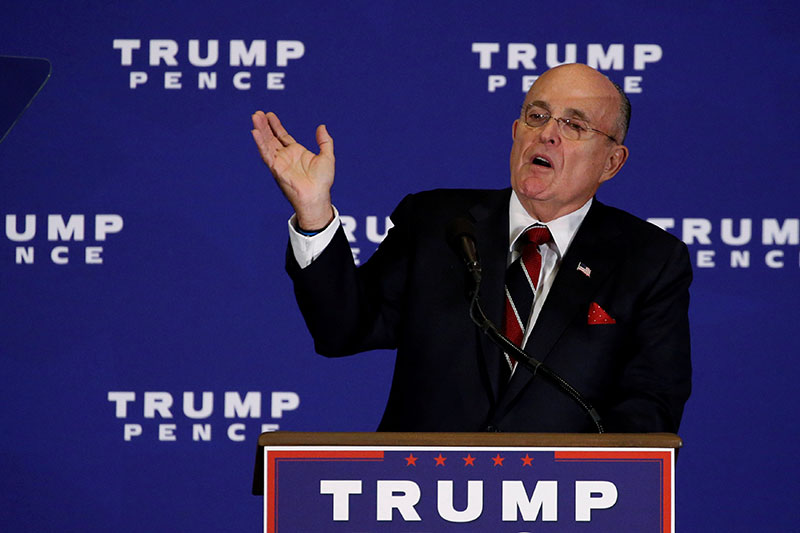 2018-05-03T235159Z_1_LYNXMPEE421TT_RTROPTP_4_USA-TRUMP-RUSSIA-GUILIANI.JPG