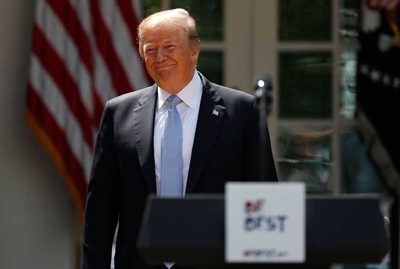 2018-05-07T191924Z_1_LYNXMPEE461FJ_RTROPTP_4_USA-TRUMP-MELANIA.JPG