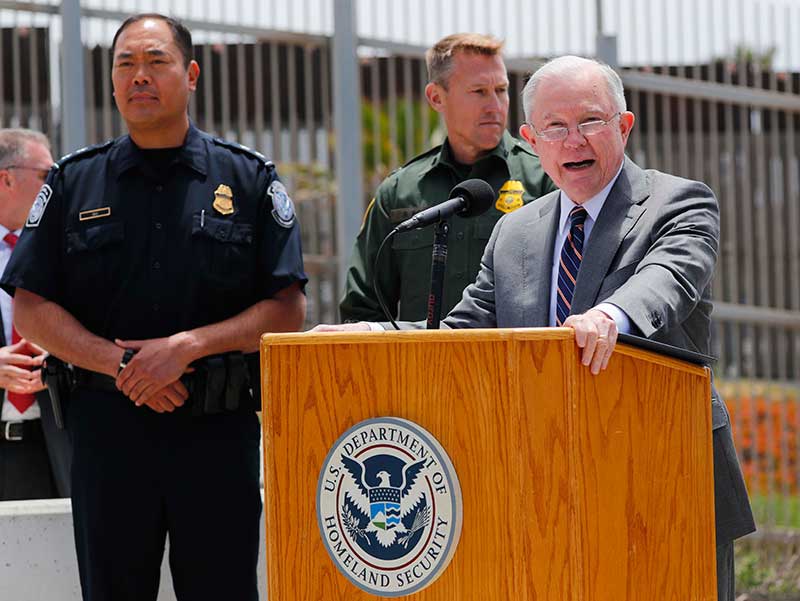 2018-05-07T231340Z_1_LYNXMPEE461MO_RTROPTP_4_USA-IMMIGRATION-SESSIONS.JPG