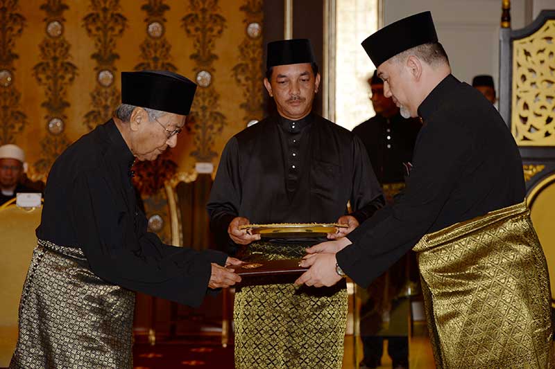 2018-05-10T171444Z_1_LYNXMPEE491GI_RTROPTP_4_MALAYSIA-ELECTION.JPG