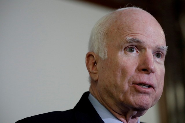 2018-05-11T025613Z_1_LYNXMPEE4A02U_RTROPTP_3_USA-TRUMP-MCCAIN.JPG