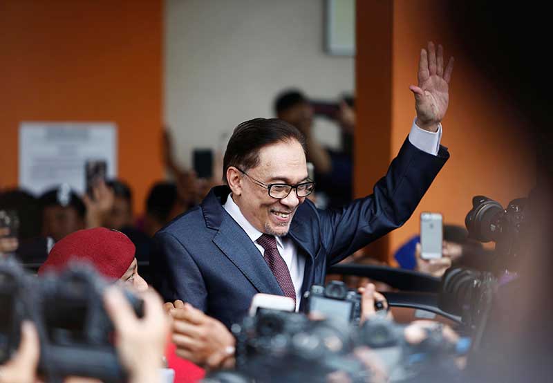 2018-05-16T034322Z_1_LYNXNPEE4F05M_RTROPTP_4_MALAYSIA-POLITICS-ANWAR.JPG