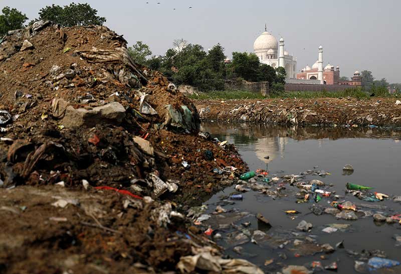 2018-05-22T003319Z_1_LYNXNPEE4L00Q_RTROPTP_4_HEALTH-POLLUTION-INDIA-TAJMAHAL.JPG