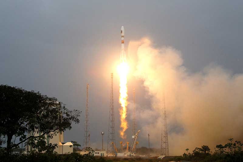 2018-05-24T111900Z_1_LYNXNPEE4N10R_RTROPTP_4_EUROPE-SOYUZ.JPG
