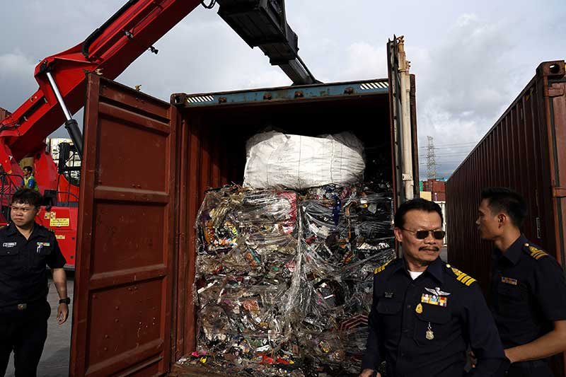 2018-05-30T075519Z_1_LYNXNPEE4T0K1_RTROPTP_4_THAILAND-POLLUTION-EWASTE-(1).jpg
