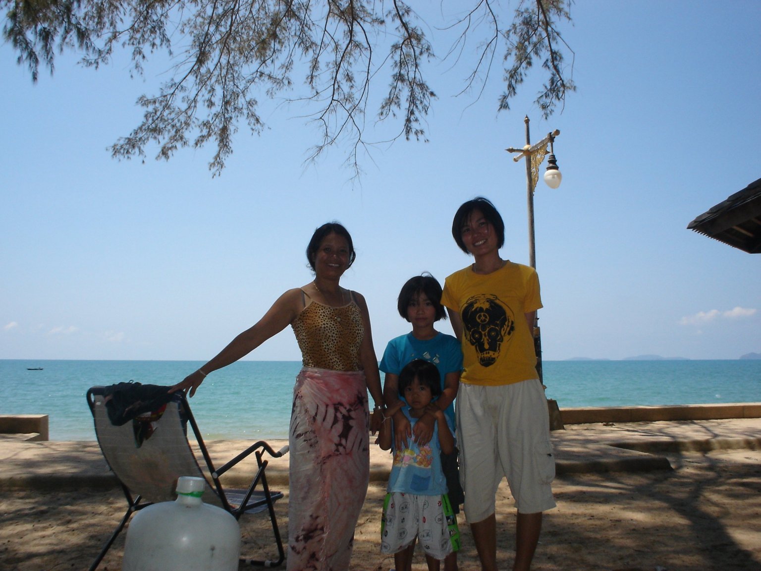 Rayong Bu  Songkran 2006 051.jpg