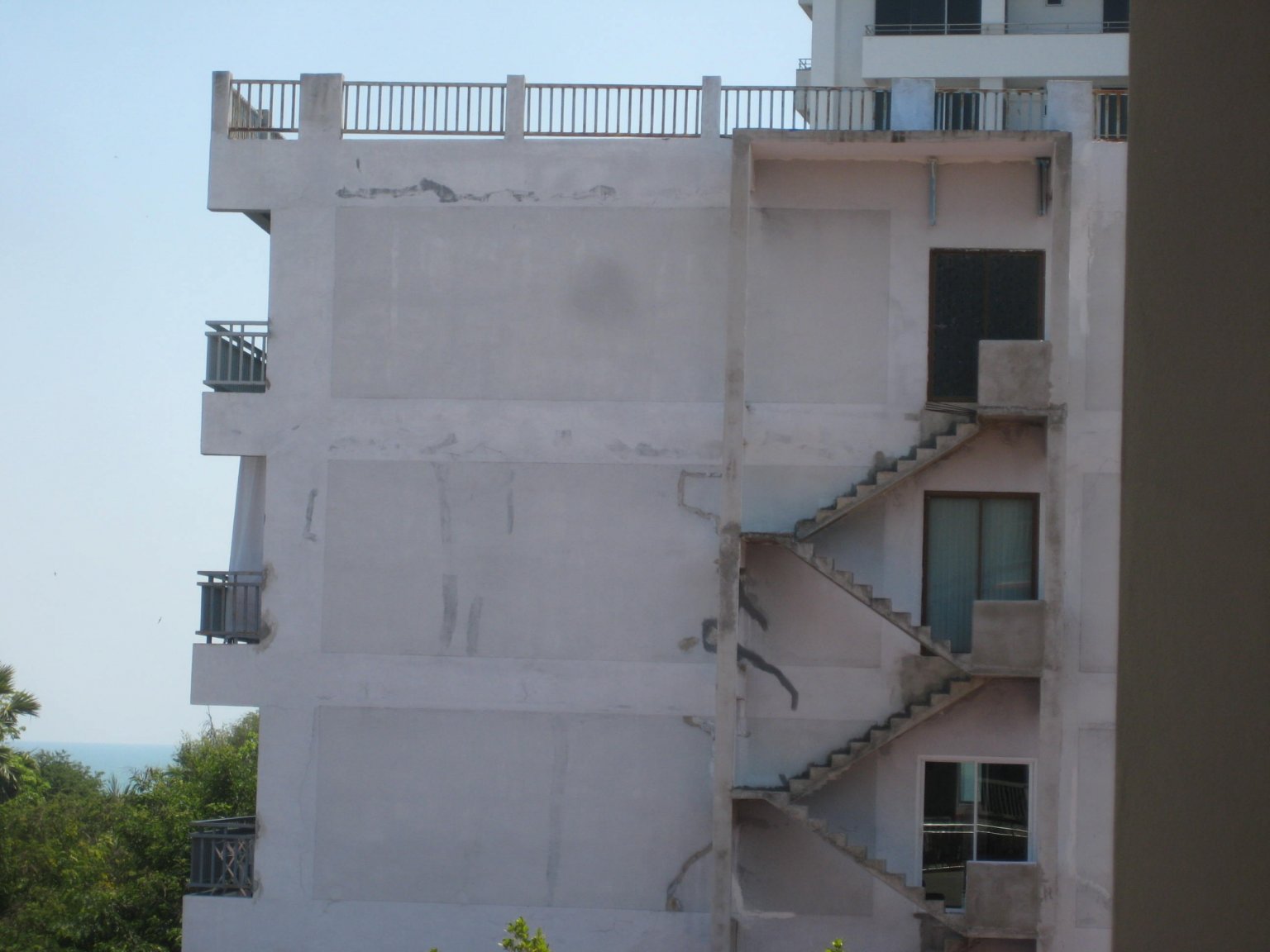 Fire escape, No Guard Rail.JPG