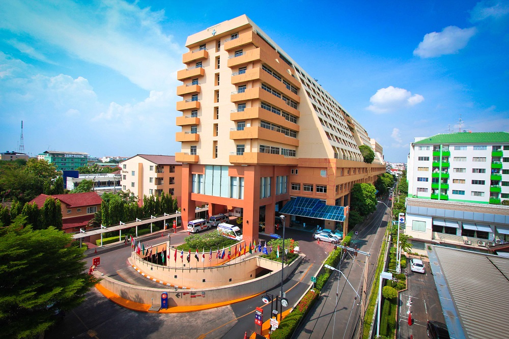 Vejthani Hospital Bangkok Thailand.jpg