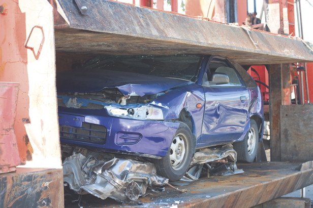 car-crusher.jpg.862e4a51f3cb6c7d1d243f0a79f9e2c7.jpg