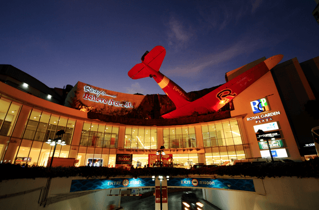royal-garden-shopping-center-Pattaya.png.7705afb15fc0352455d3c32f47b0e31a.png