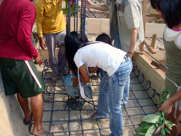 wDSC02323_cement-lucky-post.jpg.258a5e4f4c9d5de7d77b39253c1072c4.jpg