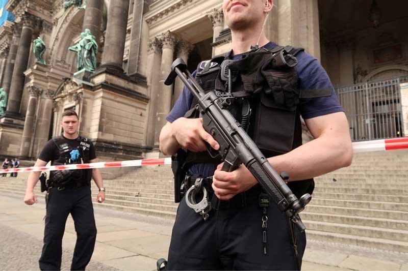 2018-06-03T180945Z_2_LYNXNPEE520IW_RTROPTP_4_GERMANY-SHOOTING.JPG