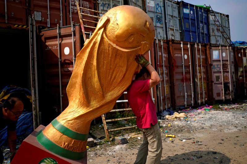 2018-06-11T075254Z_1_LYNXMPEE5A0IC_RTROPTP_3_SOCCER-WORLDCUP-ECONOMISTS.JPG