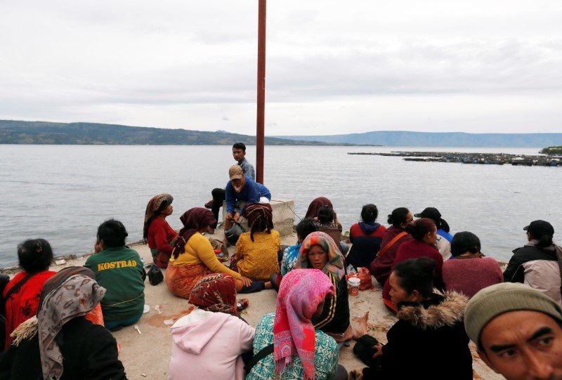 2018-06-20T032350Z_1_LYNXMPEE5J06W_RTROPTP_3_INDONESIA-FERRY.JPG