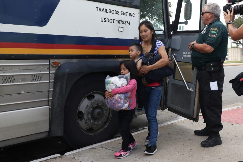 2018-06-27T011758Z_1_LYNXMPEE5Q04O_RTROPTP_3_USA-IMMIGRATION.JPG