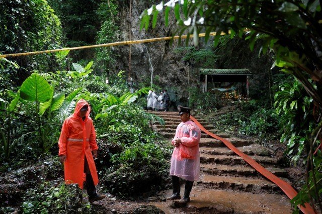 2018-06-28T043128Z_1_LYNXMPEE5R0CT_RTROPTP_3_THAILAND-ACCIDENT-CAVE.JPG