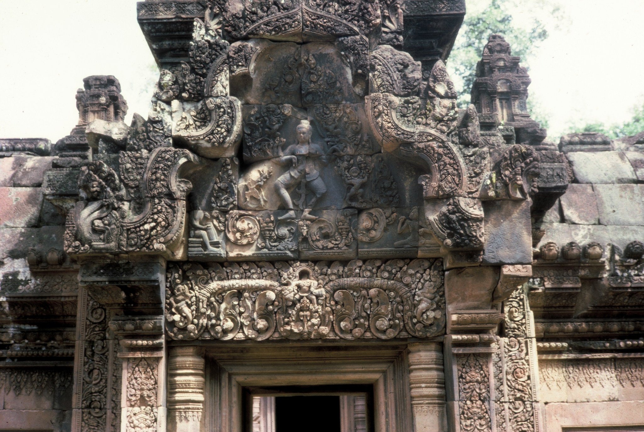 Banteay Srei 1.JPG