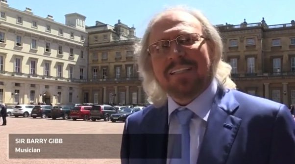 Bee Gees Barry Gibb Honored At Buckingham Palace With Knighthood Entertainment Thailand