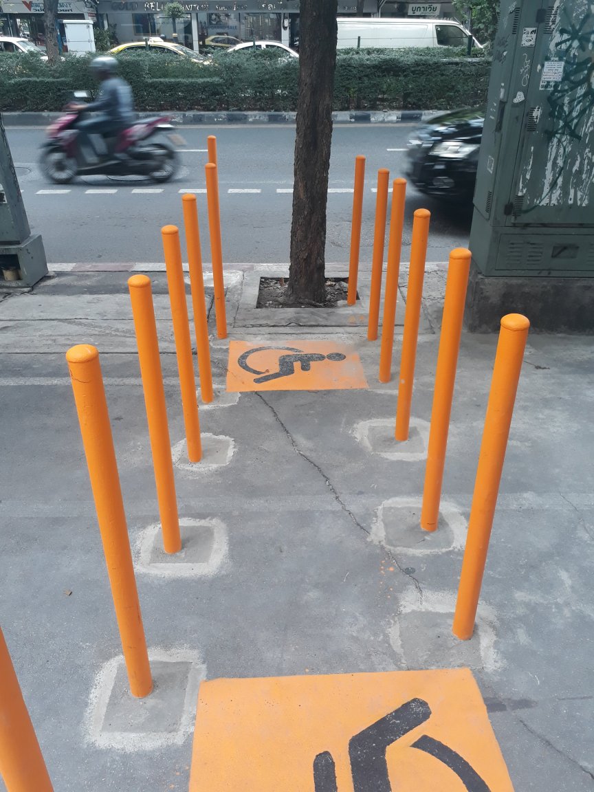 wheelchair_access_bangkok.thumb.jpg.9e1e1fe2e027c6ade2297b24e2733da1.jpg