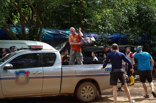 2018-07-06T073040Z_1_LYNXMPEE650MJ_RTROPTP_3_THAILAND-ACCIDENT-CAVE-RESCUERS.JPG