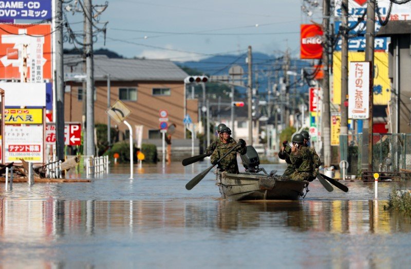2018-07-08T075039Z_1_LYNXMPEE670AX_RTROPTP_3_WEATHER-JAPAN.JPG