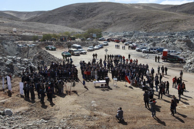 2018-07-11T005950Z_1_LYNXMPEE6A01K_RTROPTP_3_CHILE-MINERS-ANNYVERSARI.JPG