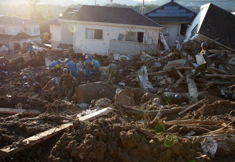 2018-07-12T043807Z_2_LYNXMPEE6B06T_RTROPTP_3_WEATHER-JAPAN.JPG