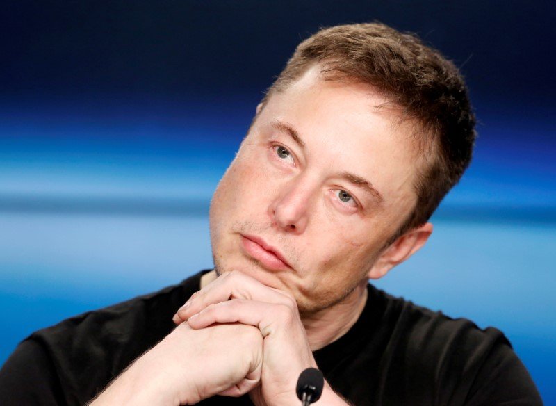 2018-07-18T073441Z_1_LYNXMPEE6H0BB_RTROPTP_3_THAILAND-ACCIDENT-CAVE-TESLA.JPG