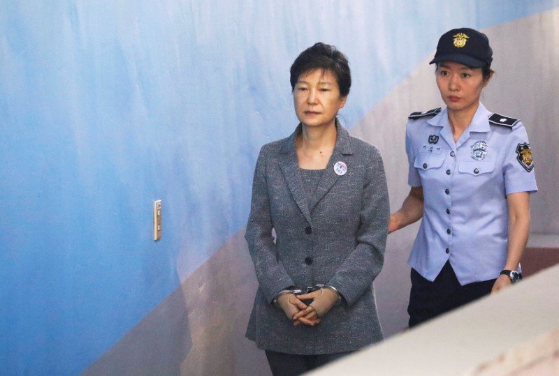2018-07-20T055951Z_1_LYNXMPEE6J0C3_RTROPTP_3_SOUTHKOREA-POLITICS-PARK.JPG