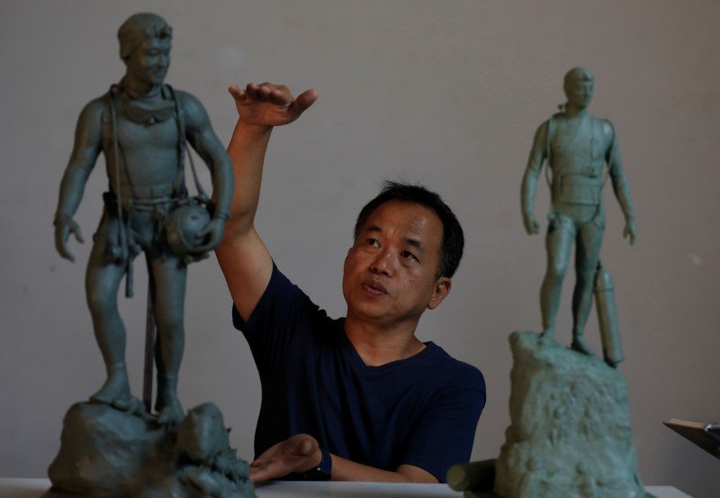 2018-07-20T115310Z_1_LYNXMPEE6J0WG_RTROPTP_3_THAILAND-ACCIDENT-CAVE-MEMORABILIA.JPG