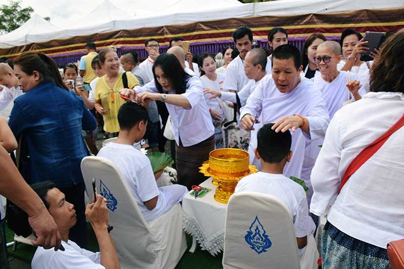 2018-07-24T180926Z_1_LYNXMPEE6N1OL_RTROPTP_4_THAILAND-ACCIDENT-CAVE-ORDINATION.jpg
