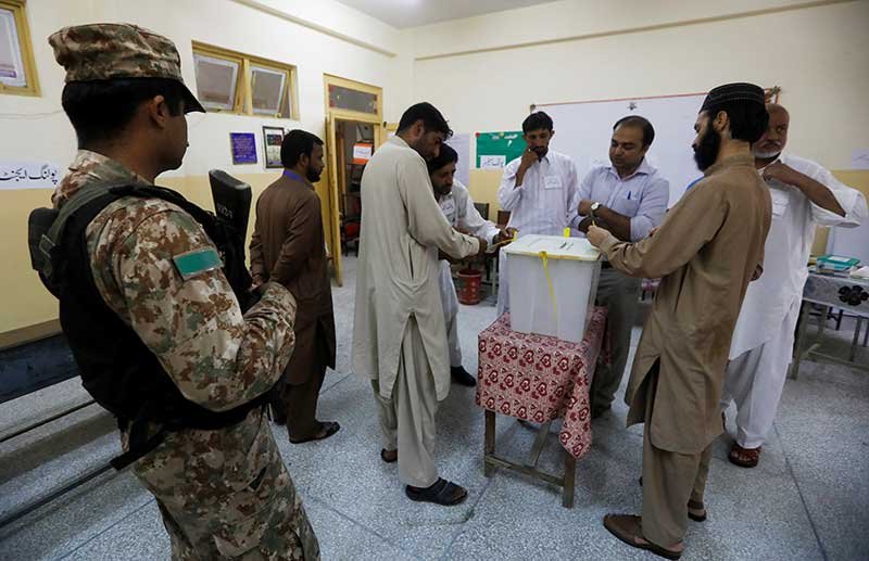 2018-07-25T034640Z_1_LYNXMPEE6O06N_RTROPTP_4_PAKISTAN-ELECTION.JPG