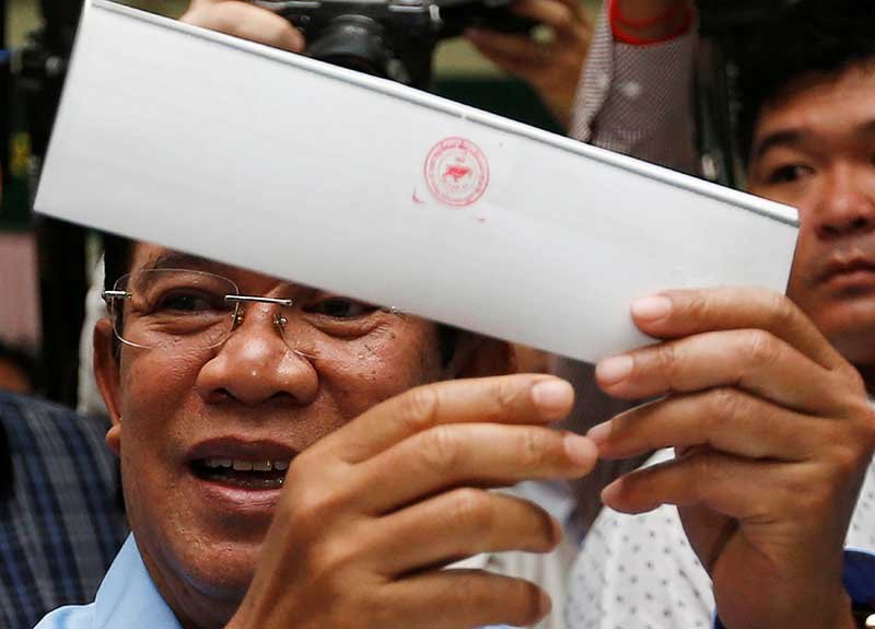 2018-07-29T033721Z_1_LYNXMPEE6S02V_RTROPTP_4_CAMBODIA-ELECTION-HUN-SEN.JPG