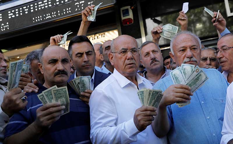 2018-08-14T132318Z_1_LYNXMPEE7D14L_RTROPTP_4_TURKEY-CURRENCY.JPG
