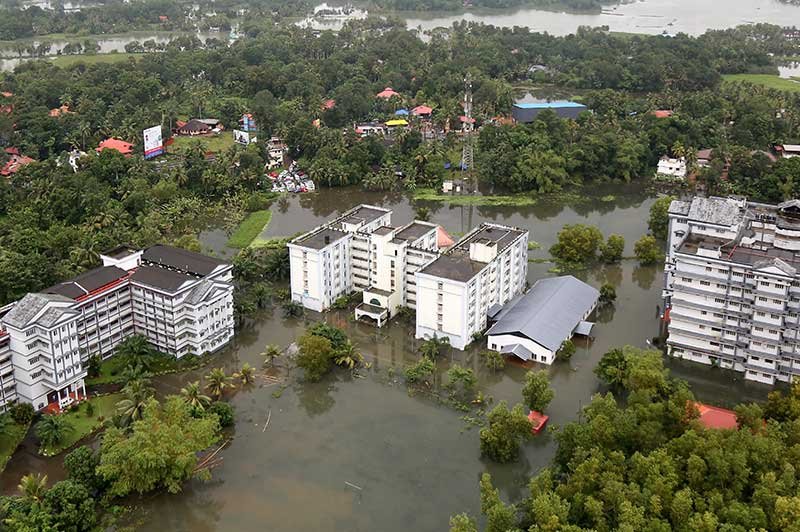 2018-08-19T171643Z_1_LYNXNPEE7I0E8_RTROPTP_4_INDIA-FLOODS.JPG