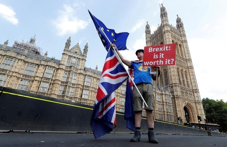 2018-08-20T071233Z_1_LYNXNPEE7J0I1_RTROPTP_3_BRITAIN-EU-VOTE.JPG