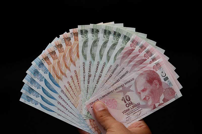 2018-08-23T010956Z_2_LYNXNPEE7L0V7_RTROPTP_4_TURKEY-CURRENCY.JPG