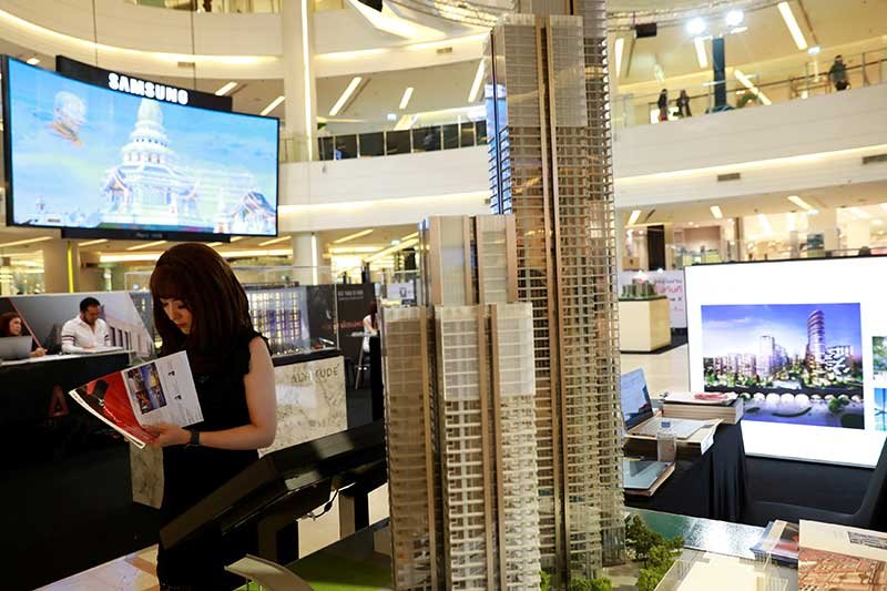 2018-08-30T122443Z_1_LYNXNPEE7T0SR_RTROPTP_4_THAILAND-ECONOMY-DEBT.JPG