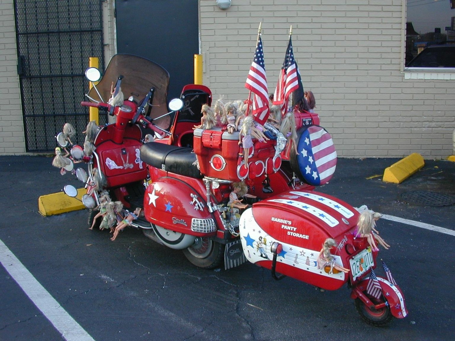 Barbiescooter.thumb.jpg.9bdb0cd653edd56f3927920dfadbdd3c.jpg