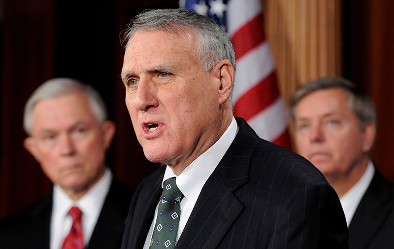 2018-09-04T170721Z_1_LYNXNPEE831G1_RTROPTP_4_USA-MCCAIN.JPG