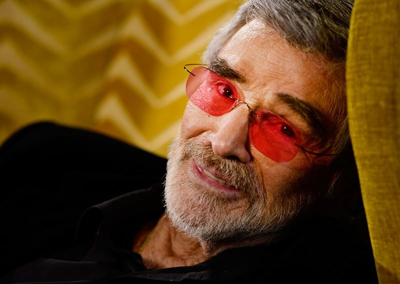 2018-09-06T191647Z_1_LYNXNPEE851XI_RTROPTP_4_PEOPLE-BURTREYNOLDS.JPG