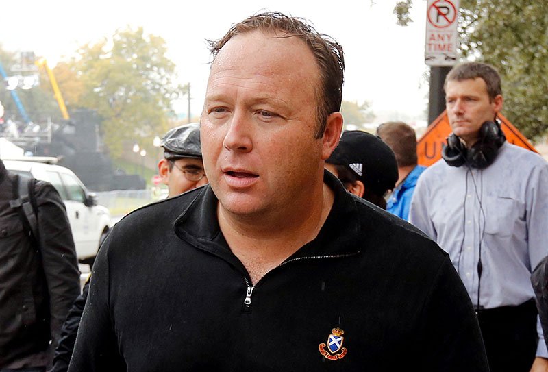 2018-09-06T211703Z_1_LYNXNPEE8523W_RTROPTP_4_TWITTER-INFOWARS.JPG