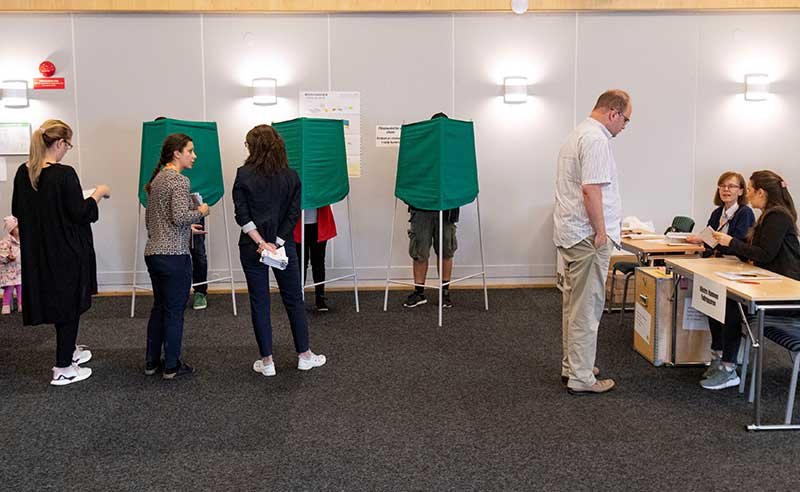 2018-09-09T145412Z_1_LYNXNPEE880HR_RTROPTP_4_SWEDEN-ELECTION.JPG