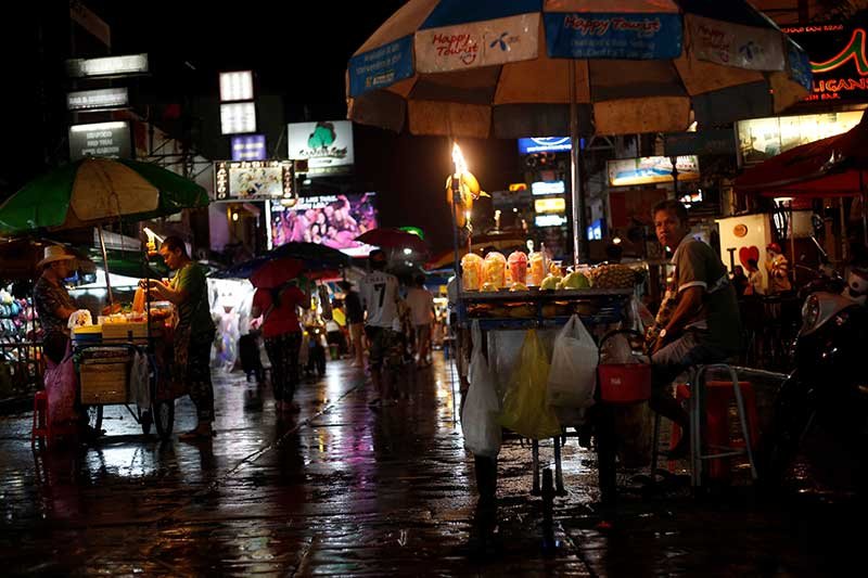 2018-09-18T005507Z_1_LYNXNPEE8H02D_RTROPTP_4_THAILAND-STREETVENDORS.JPG