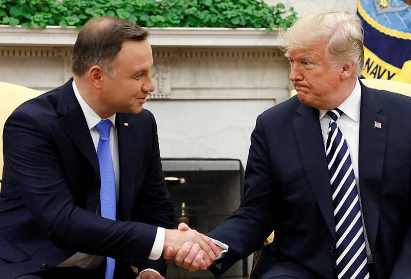 2018-09-18T180825Z_1_LYNXNPEE8H1T9_RTROPTP_4_USA-POLAND-TRUMP.JPG