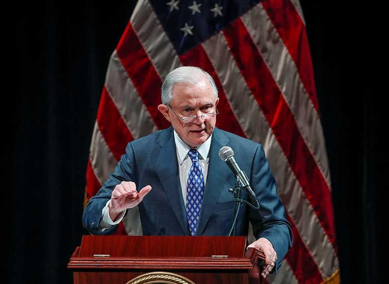 2018-09-19T212243Z_1_LYNXNPEE8I27B_RTROPTP_4_USA-TRUMP-SESSIONS.JPG