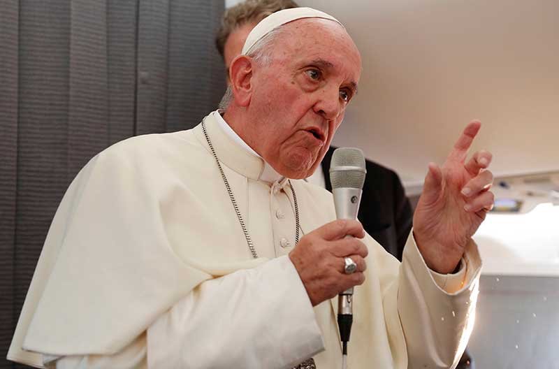 2018-09-25T230321Z_1_LYNXNPEE8O228_RTROPTP_4_POPE-BALTIC.JPG
