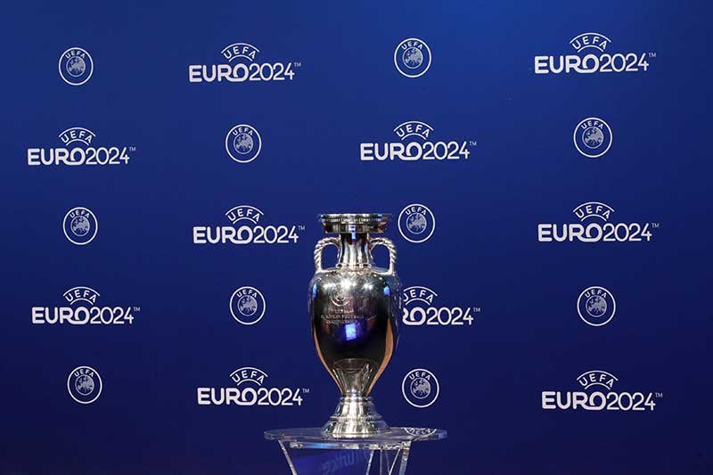 2018-09-27T132530Z_1_LYNXNPEE8Q130_RTROPTP_4_SOCCER-EURO.JPG