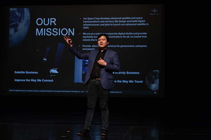 James-Yenbamroong-presenting-mu-Space's-mission-to-the-public.jpg