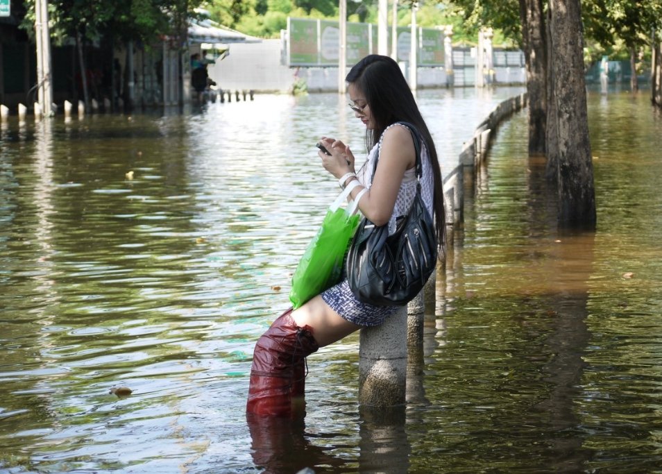 632256468_Floodsml.jpg.c516813264c92a87d970c5c3546e94c8.jpg